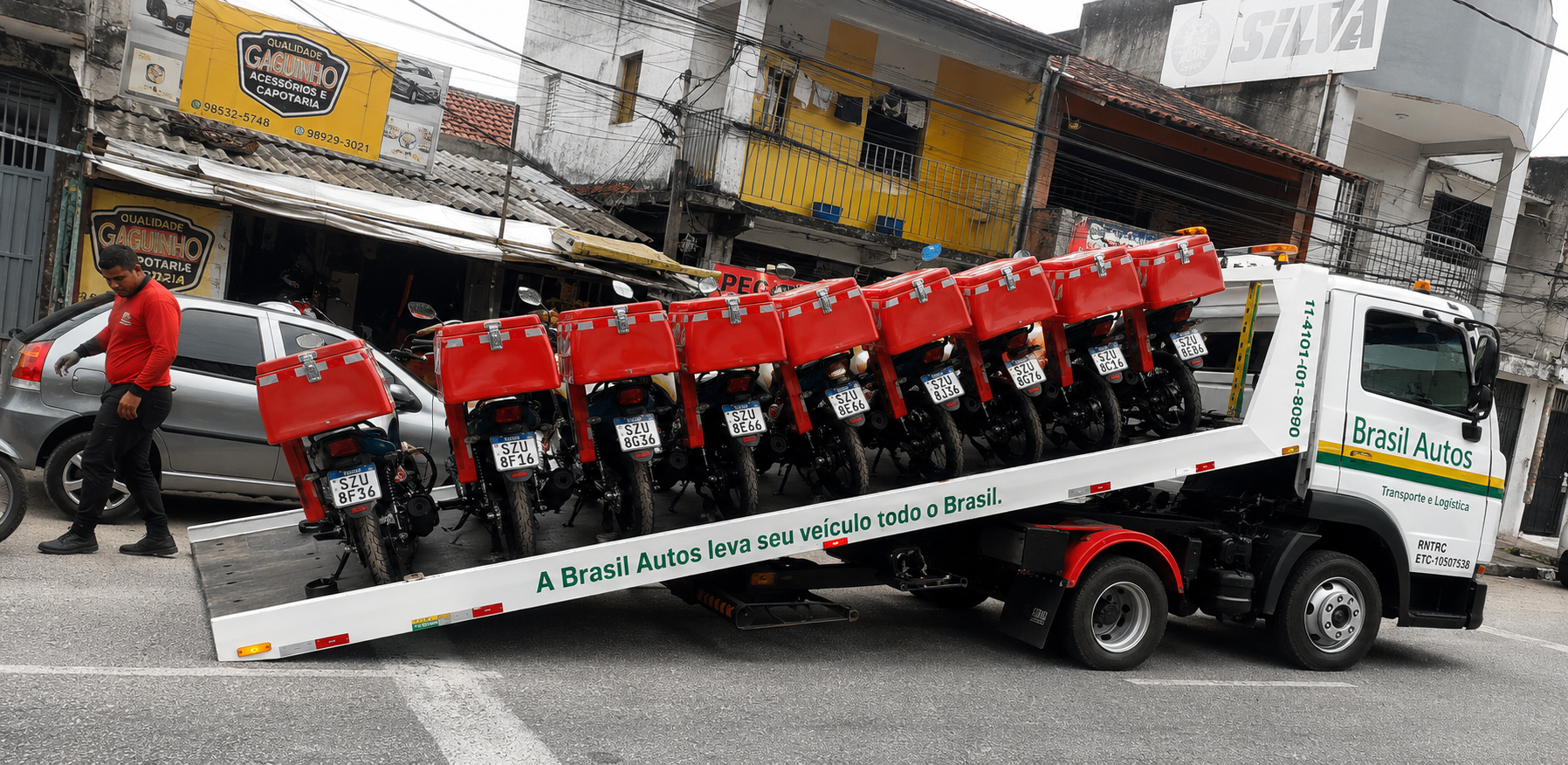 Frota de caminhões da Brasil Autos ao entardecer